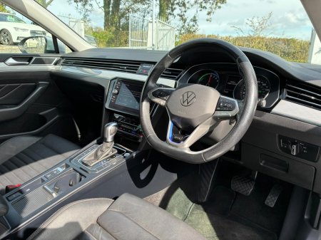 2022 Volkswagen Passat - thumbnail 5