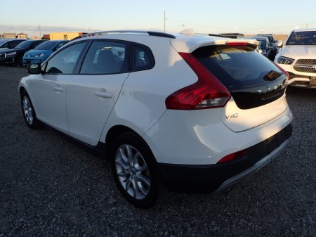 2017 Volvo V40 Cross Country 2.0 D4 CROSS COUNTRY SE LUXURY DIESEL 190 BHP AUTOMATIC // FULL LEATHER ELECTRIC SEATS // REVERSING CAMERA // CRUISE CONTROL // LANE ASSIST // FULL HARMAN KARDON SURROUND SOUND SYSTEM // TOP SPEC €16,950 thumbnail