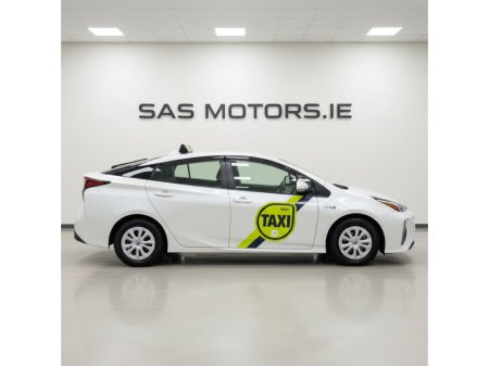 2022 Toyota Prius 1.8 Hybrid Luxury with Sat Navi & JBL €23,950 thumbnail