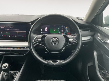 2022 Skoda Octavia STYLE 2.0 TDI 115HP 5DR €27,500 thumbnail