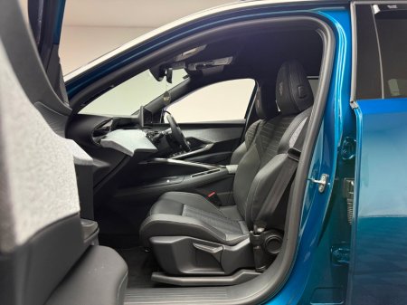 2025 Peugeot 5008 GT thumbnail