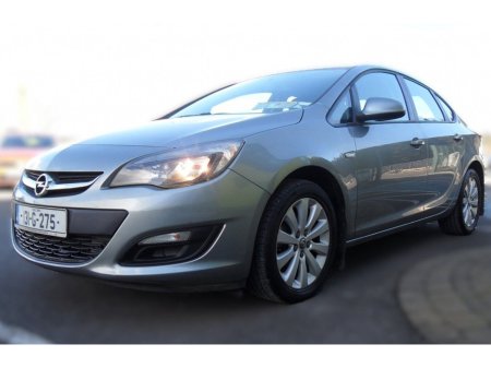 2013 Opel Astra - view 3