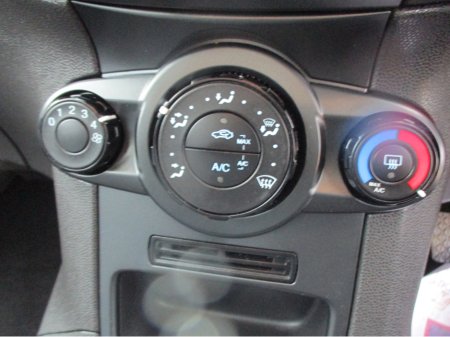 2017 Ford Fiesta - thumbnail 12