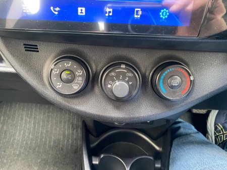 2018 Toyota Vitz - thumbnail 6