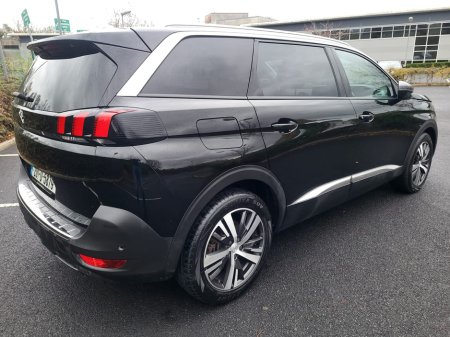 2020 Peugeot 5008  €23,999