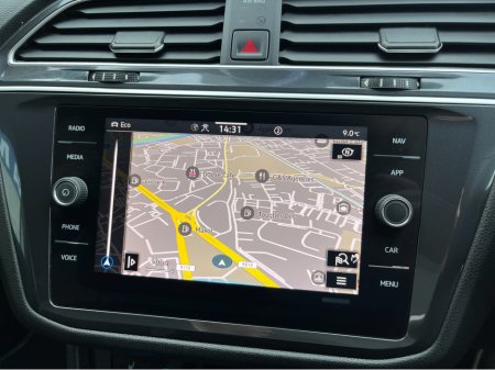 2023 Volkswagen Tiguan Allspace R-LINE 7 SEATER AUTOMATIC 2.0 TDI DIESEL //SAT NAV//ADAPTIVE CRUISE CONTROL//REVERSE CAMERA//HEATED SEATS AND STEERING WHEEL// €42,950 thumbnail