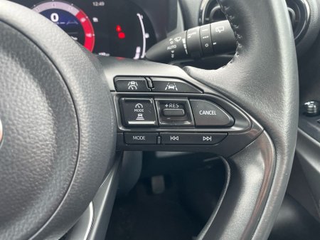 2025 Toyota Yaris Cross 1.5 Hybrid Luna thumbnail