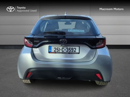 2025 Toyota Yaris - thumbnail 4