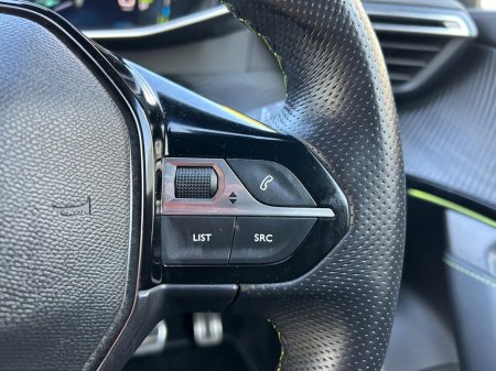 2023 Peugeot 2008 - thumbnail 18