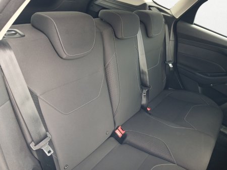 2018 Ford Focus - thumbnail 8