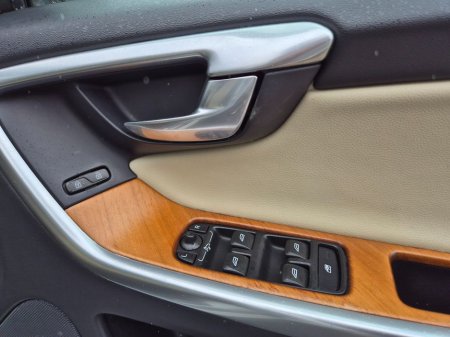 2017 Volvo XC60 - thumbnail 29