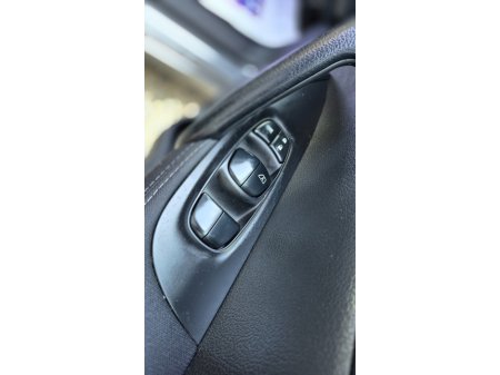 2014 Nissan Qashqai - thumbnail 17