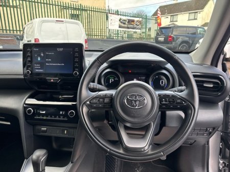 2024 Toyota Yaris Cross FRESH SELECTION OF TRADE-INS YARIS CROSS LUNA €28,500 thumbnail