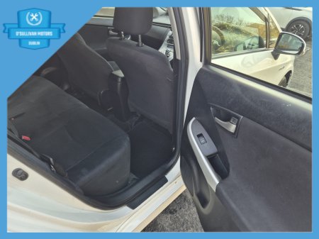 2015 Toyota Prius - thumbnail 18