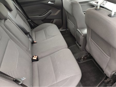 2017 Ford Focus - thumbnail 9