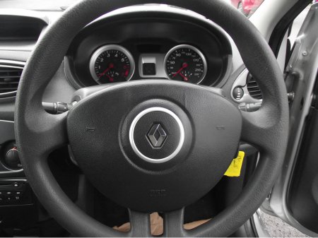 2013 Renault Clio III COLLECTION 1.2 75 5DR €4,950 thumbnail
