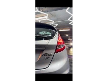 2011 Ford Fiesta - thumbnail 12