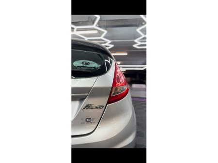 2011 Ford Fiesta - thumbnail 12