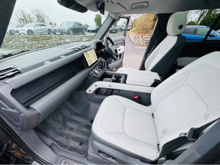 2025 Land Rover Defender P300e X-DYNAMIC SE URBAN SPEC PHEV AUTO €109,950 thumbnail