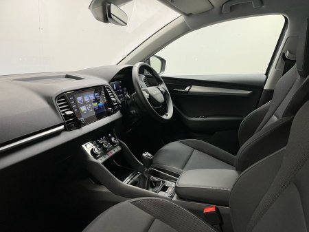 2025 Skoda Karoq Selection 2.0TDI 115BHP - Reversing Camera - Climate Control - Cruise Control - Auto Lights/Wipers - Apple CarPlay/Android Auto €36,950