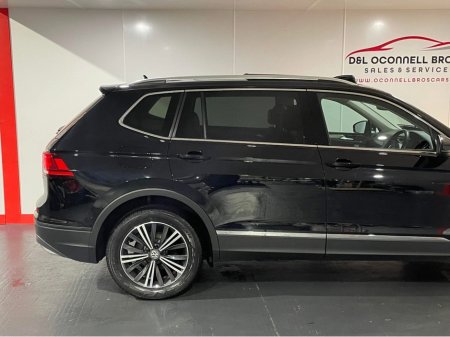 2018 Volkswagen Tiguan Allspace CL 2.0 TDI MANUAL 6SPEED FWD 150HP 5DR €22,900 thumbnail