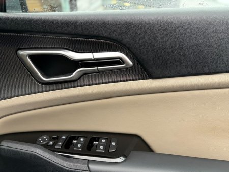 2023 Kia Sportage 1.6 Plug In Hybrid K4 €36,995 thumbnail