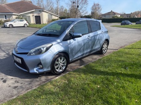 2013 Toyota Vitz - thumbnail 2