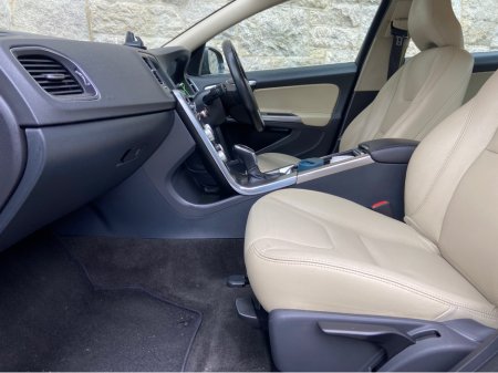 2015 Volvo S60 - thumbnail 4