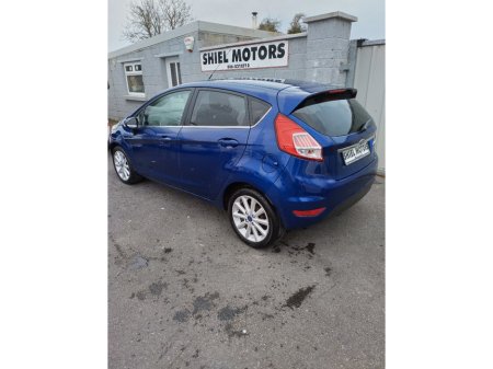 2016 Ford Fiesta - thumbnail 4