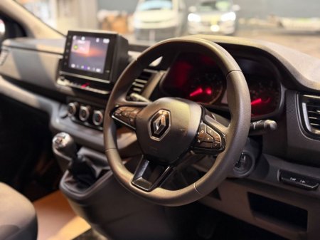 2023 Renault Trafic LL30 BUSINESS PLUS DC // LOW MILEAGE // VAT INVOICE // €20,950 thumbnail