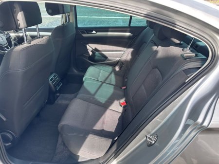 2017 Volkswagen Passat - thumbnail 20