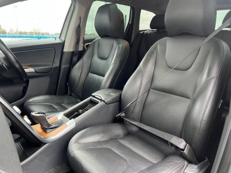 2017 Volvo XC60 D4 CLASSIC 2.0 D // OPENING PAN ROOF // LEATHER INTERIOR // DIGITAL CLUSTER €24,900 thumbnail