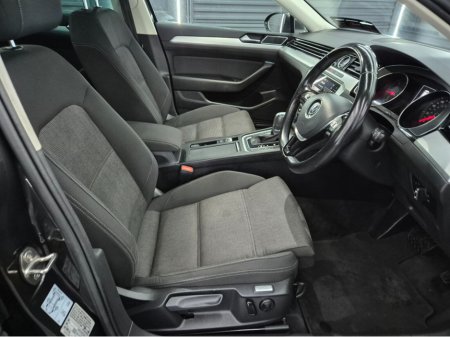 2019 Volkswagen Passat - thumbnail 12