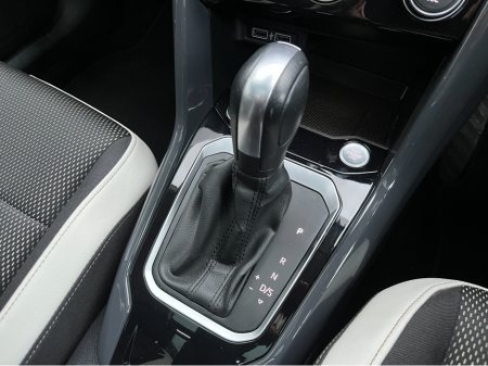 2020 Volkswagen T-Roc SPORT AUTOMATIC 1.5 PETROL //HIGH SPEC//PANORAMIC GLASS ROOF//SAT NAV//KEYLESS ENTRY// thumbnail