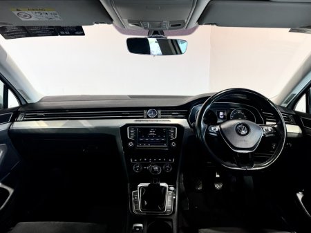 2017 Volkswagen Passat - thumbnail 10