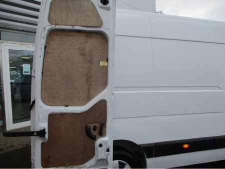 2021 Nissan NV400 - thumbnail 10