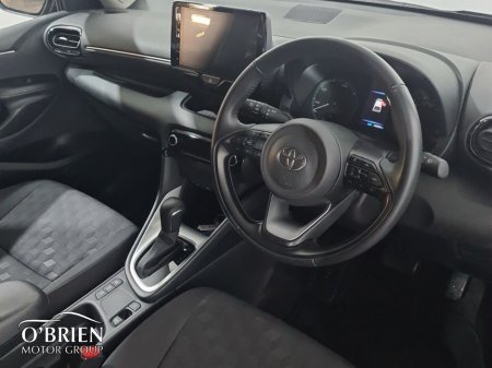 2024 Toyota Yaris Yaris Hybrid Luna €23,900 thumbnail