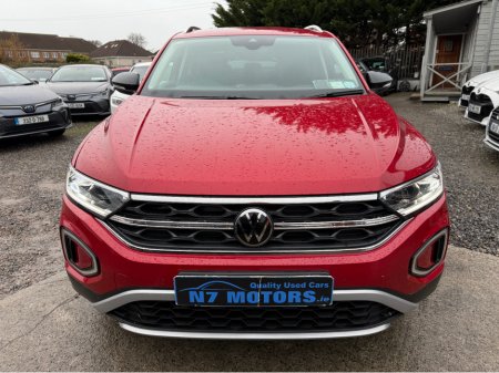 2023 Volkswagen T-Roc - view 3