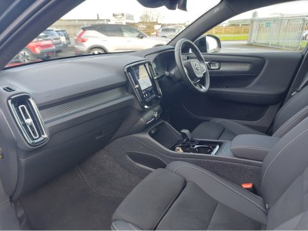 2025 Volvo EC40 MY26 SINGLE MOTOR EX-T RNG €51,950 thumbnail