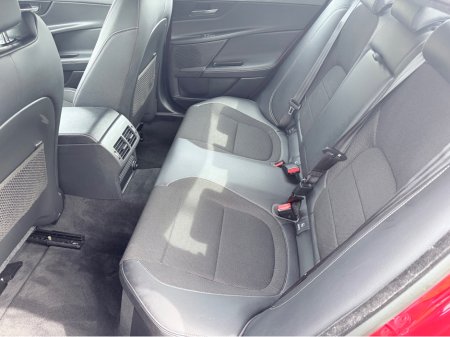 2018 Jaguar XE - thumbnail 17