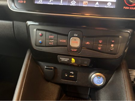 2019 Nissan Leaf - thumbnail 11