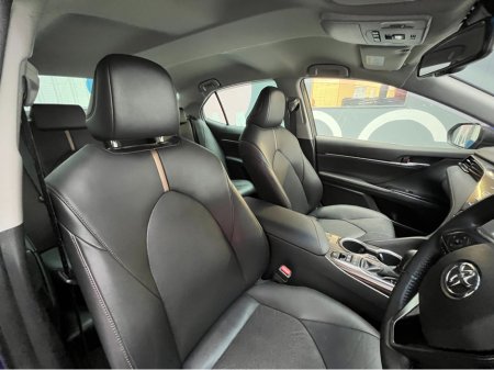 2019 Toyota Camry - thumbnail 11