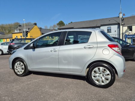 2014 Toyota Yaris - thumbnail 5