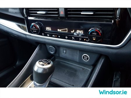 2022 Nissan Qashqai MILD HYBRID SV PREMIUM €3000 Scrappage offer €27,995 thumbnail