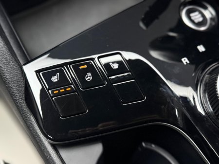 2025 Kia Sportage GT-LINE 1.6 PHEV 4X4 €43,990 thumbnail