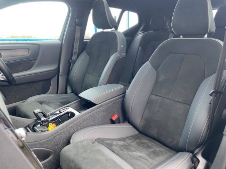 2022 Volvo XC40 - thumbnail 8