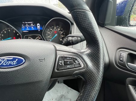 2017 Ford Focus - thumbnail 26