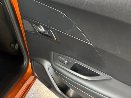 2023 Peugeot 2008 - thumbnail 4