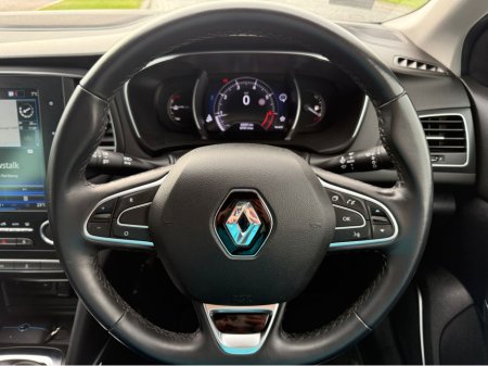 2020 Renault Megane ONE OWNER LOW MILEAGE SIGNATURE MODEL €14,950 thumbnail