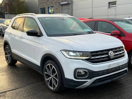 2020 Volkswagen T-Cross 1.0 TSI * HIGH SPEC * // '1ST EDITION PLUS' // SERVICE HISTORY // DIAMOND CUT ALLOYS // 360 PARKING SENSORS €21,750 thumbnail